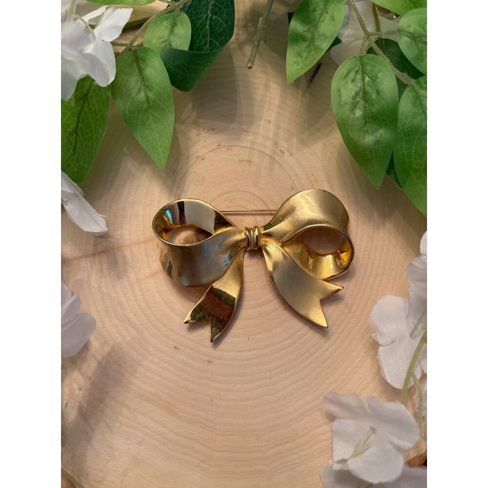 Vintage Gold Tone Bow Brooch Pin Ribbon Design Womens Jewelry Statement
